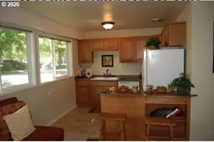 2180 W 17th Ct, Eugene, OR 97402 - Photo 5