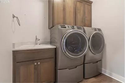 425 NW Crater Lake Dr, Dallas, OR 97338 - Photo 29