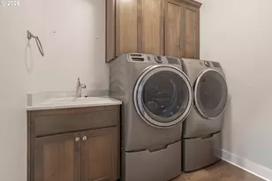 425 NW Crater Lk Dr, Dallas, OR 97338 - Photo 29