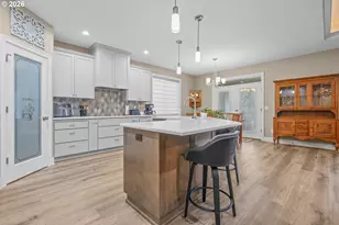 425 NW Crater Lk Dr, Dallas, OR 97338 - Photo 9