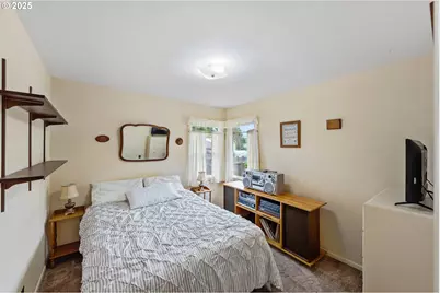 90880 Robertson Ln, Coos Bay, OR 97420 - Photo 11