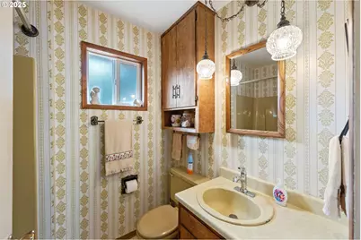 90880 Robertson Ln, Coos Bay, OR 97420 - Photo 15