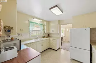 90880 Robertson Ln, Coos Bay, OR 97420 - Photo 17