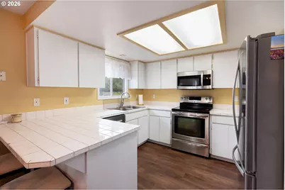 2010 S Dogwood St, Cornelius, OR 97113 - Photo 9