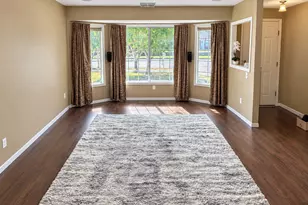 2010 S Dogwood St, Cornelius, OR 97113 - Photo 3