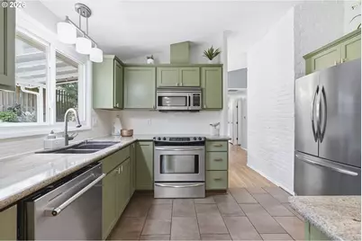 13912 NE Fremont Ct, Portland, OR 97230 - Photo 17