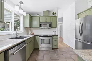 13912 NE Fremont Ct, Portland, OR 97230 - Photo 17