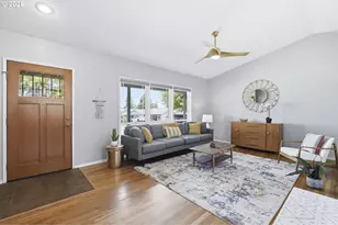 13912 NE Fremont Ct, Portland, OR 97230 - Photo 9