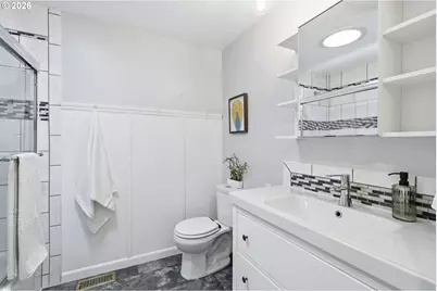 13912 NE Fremont Ct, Portland, OR 97230 - Photo 21