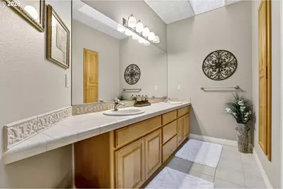 11737 SE Brockenhurst Cir, Happy Valley, OR 97086 - Photo 29