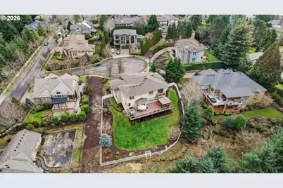 11737 SE Brockenhurst Cir, Happy Valley, OR 97086 - Photo 45