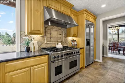 11737 SE Brockenhurst Cir, Happy Valley, OR 97086 - Photo 13