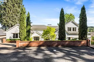 2470 Summit Ct, Lake Oswego, OR 97034 - Photo 3