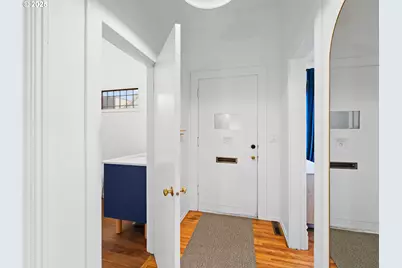 1305 SE Belmont St, Portland, OR 97214 - Photo 13