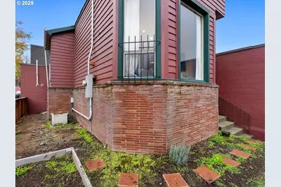 1305 SE Belmont St, Portland, OR 97214 - Photo 11