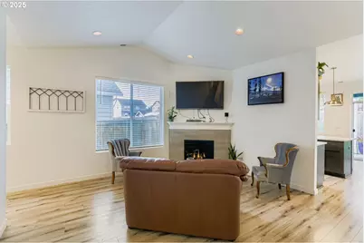 234 W 18th St, Lafayette, OR 97127 - Photo 5