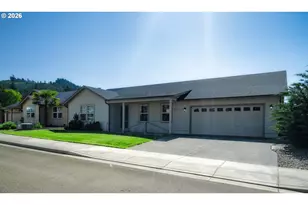 1015 Forest Heights St, Sutherlin, OR 97479 - Photo 3