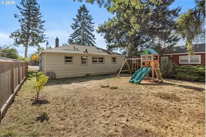 4815 SE Flavel Dr, Portland, OR 97206 - Photo 29