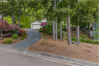 1446 W 14th Pl, Coquille, OR 97423 - Photo 3