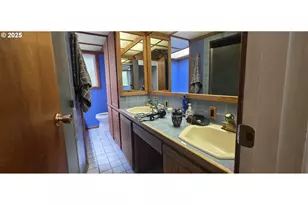 14128 NE Rose Pkwy, Portland, OR 97230 - Photo 9