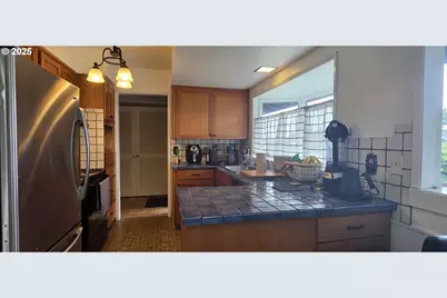 14128 NE Rose Pkwy, Portland, OR 97230 - Photo 7