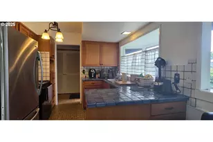 14128 NE Rose Pkwy, Portland, OR 97230 - Photo 7