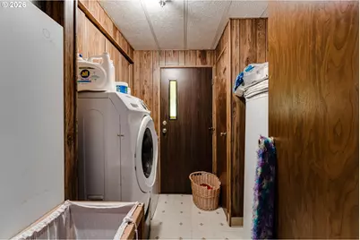 1225 W 10th Ave #18, Junction City, OR 97448 - Photo 17