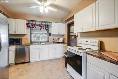 12413 SE Mill St, Portland, OR 97233 - Photo 17