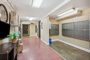 1205 SW Cardinell Dr, Portland, OR 97201 - Photo 21