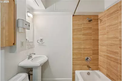 1205 SW Cardinell Dr #604, Portland, OR 97201 - Photo 17