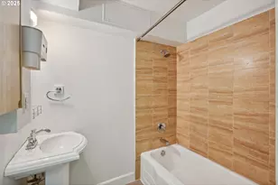 1205 SW Cardinell Dr, Portland, OR 97201 - Photo 19