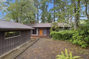 2041 E 26th Ave, Eugene, OR 97403 - Photo 3