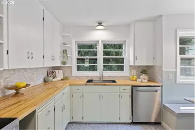 9710 SW 52nd Ave, Portland, OR 97219 - Photo 9