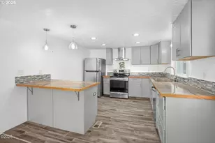 1842 NE 19th St, Lincoln City, OR 97367 - Photo 9