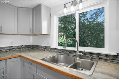 1842 NE 19th St, Lincoln City, OR 97367 - Photo 11