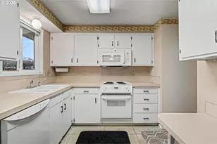 2160 Santiam Dr, Woodburn, OR 97071 - Photo 11