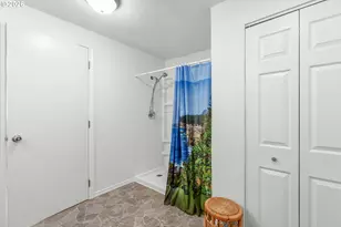 136 Sisters Ln, Roseburg, OR 97471 - Photo 17