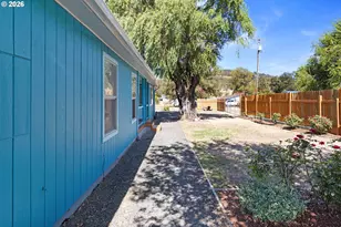 136 Sisters Ln, Roseburg, OR 97471 - Photo 31