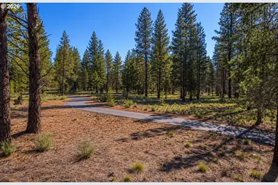 56385 Trailmere Cir #319, Bend, OR 97707 - Photo 11