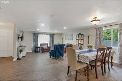 715 Wildflower St, Salem, OR 97301 - Photo 9