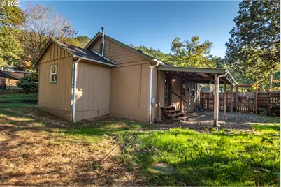 839 Union Gap Loop Rd, Oakland, OR 97462 - Photo 17