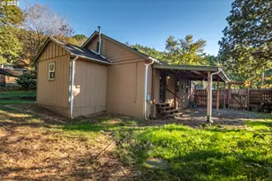 839 Union Gap Loop Rd, Oakland, OR 97462 - Photo 17