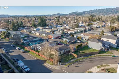 301 E Columbia Dr #8, Newberg, OR 97132 - Photo 33