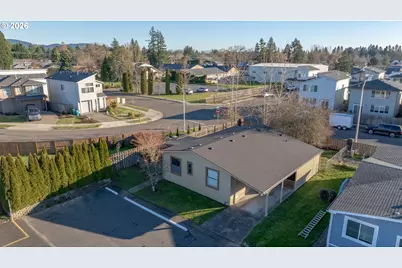 301 E Columbia Dr #8, Newberg, OR 97132 - Photo 3