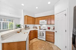 17011 SW Glen Park Ct, Beaverton, OR 97003 - Photo 9