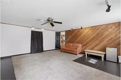 12519 SE Ellis St, Portland, OR 97236 - Photo 9