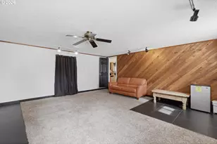 12519 SE Ellis St, Portland, OR 97236 - Photo 9