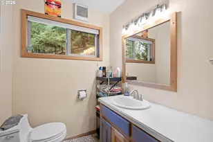 405 Loredo Dr, Roseburg, OR 97471 - Photo 9