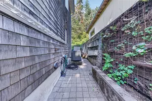 2420 Floral Hill Dr, Eugene, OR 97403 - Photo 5