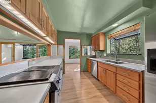 2420 Floral Hill Dr, Eugene, OR 97403 - Photo 17